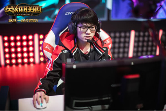 LPL春季赛：WE对决EDG世纪大战即将打响